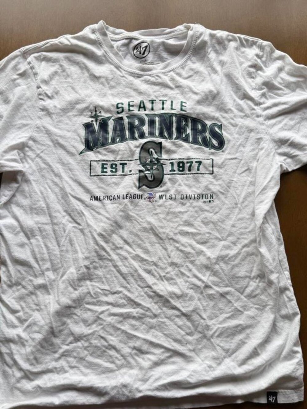 White Seattle Mariners t-shirt with blue and black logo, size L
